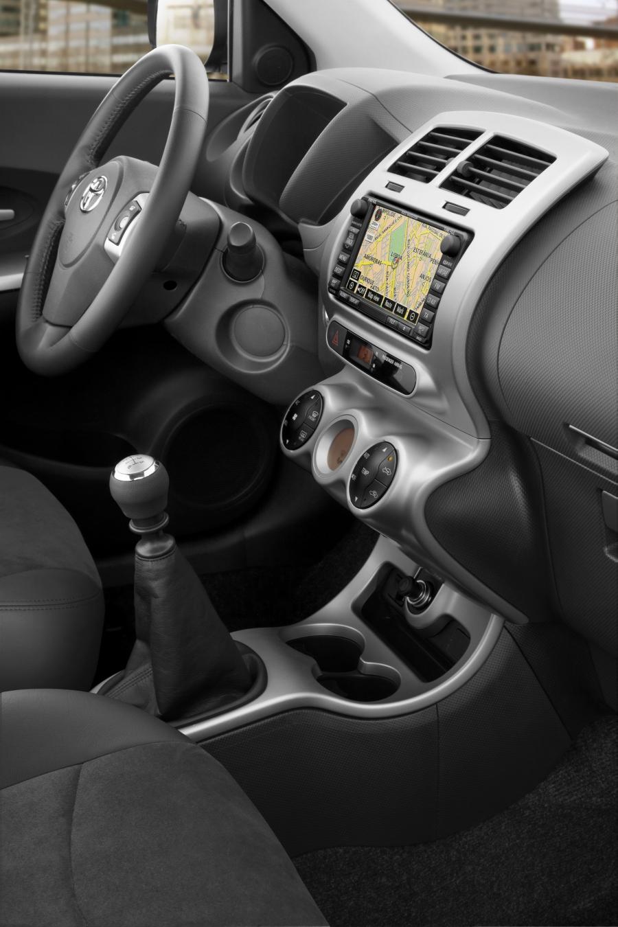  Toyota Urban Cruiser 2009 года  (фото 28 из 113)